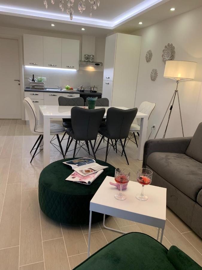 Apartman Onavi Макарска Екстериор снимка