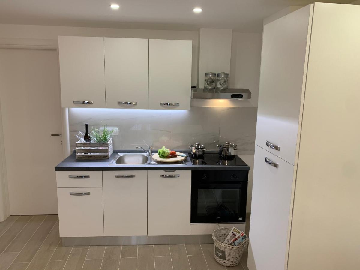 Apartman Onavi Макарска Екстериор снимка